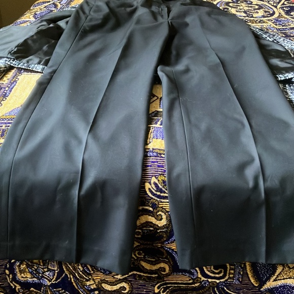 Women’s dress suit - Picture 8 of 9